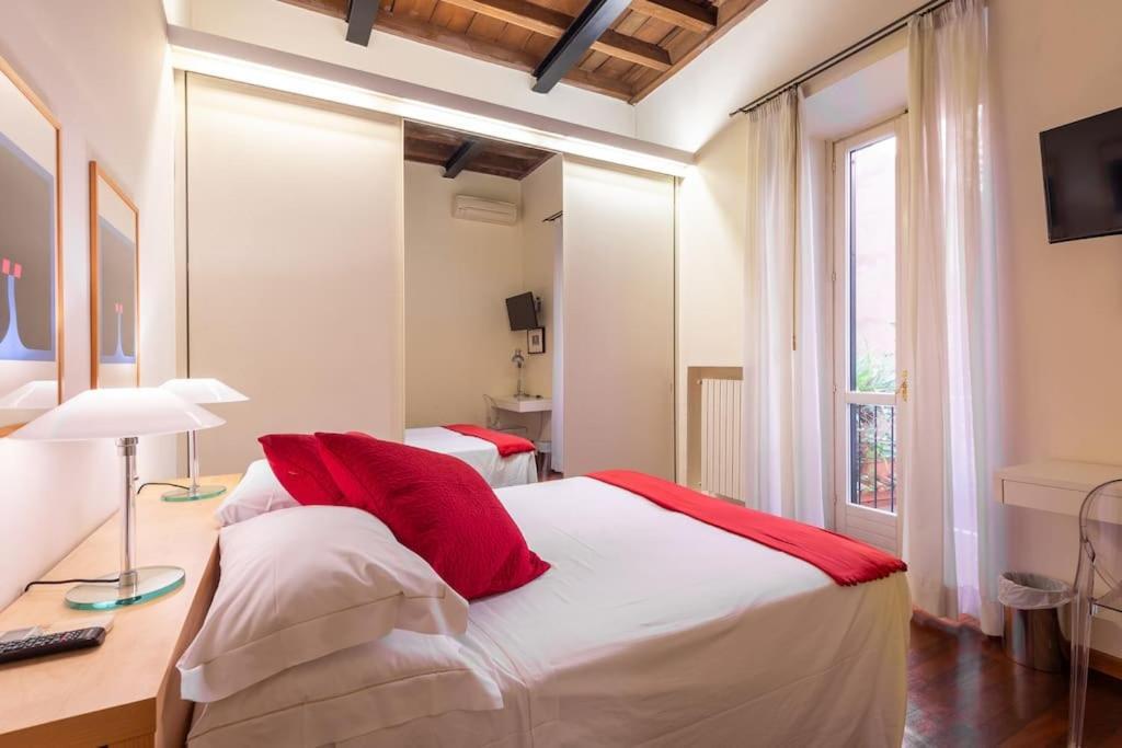 Spanish Steps Vittoria Apartment *